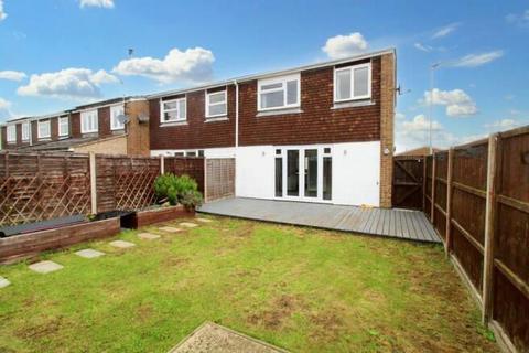 3 bedroom terraced house for sale - Howitts Gardens, Eynesbury, St. Neots, Cambridgeshire, PE19 2NS