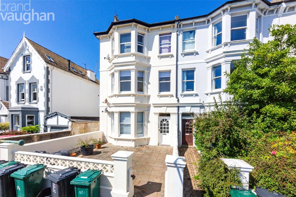 Westbourne Gardens, Hove, East... 3 bed flat £1,750 pcm (£404 pw)