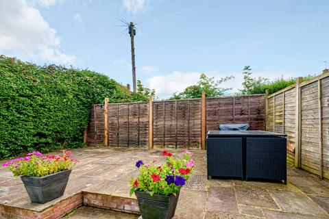 35 Beldham Road, Farnham, GU9 8TW