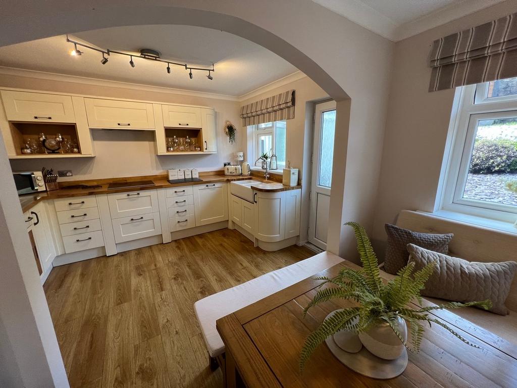 Sycamore Drive Tonypandy Tonypandy 5 bed property for sale £249,950