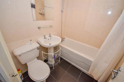 2 bedroom apartment to rent, Prudhoe Court, Fawdon