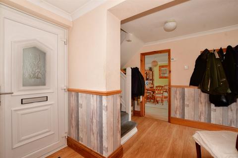 6 Bakers Mead, Godstone, RH9 8AU