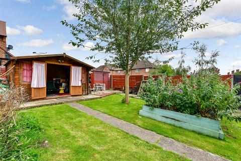 6 Bakers Mead, Godstone, RH9 8AU