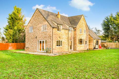 4 bedroom detached house for sale, Moor End, Thurning.