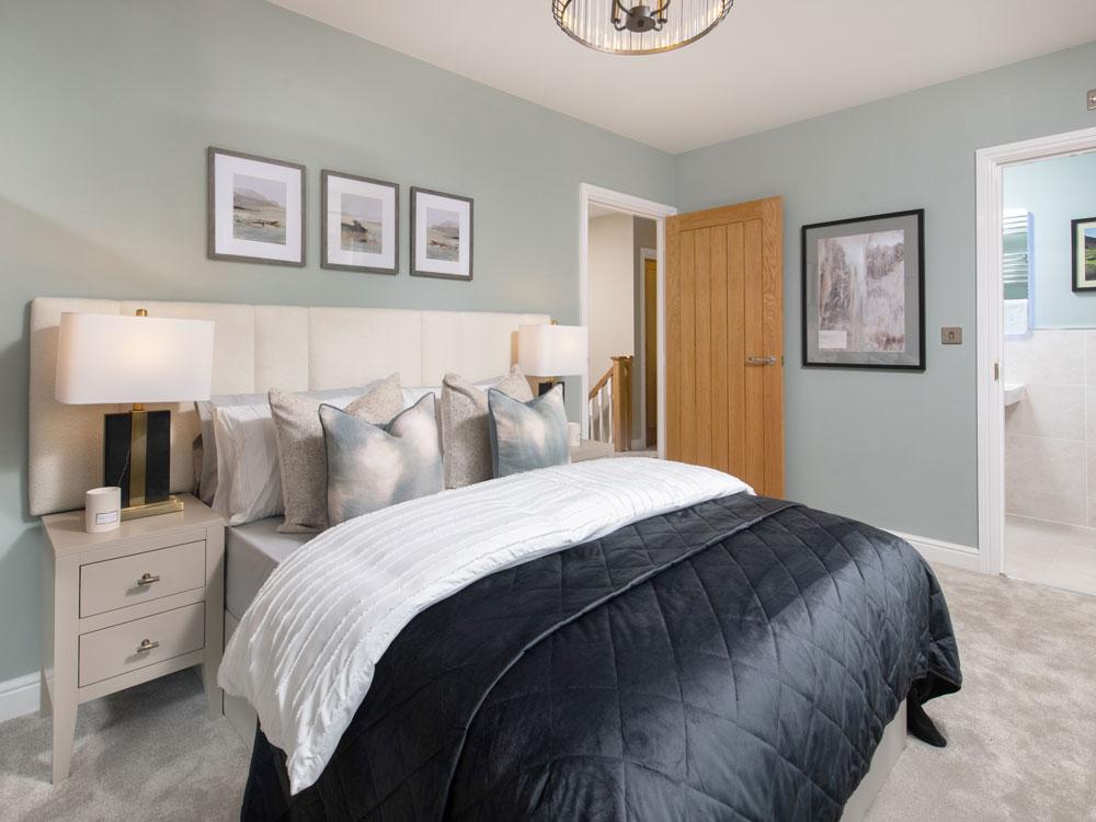 Double bedroom with en-suite shower room
