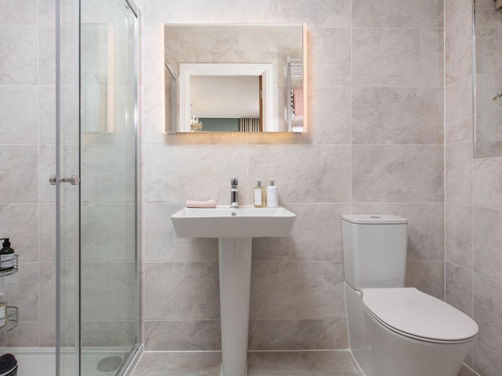 En-suite shower room to main bedroom