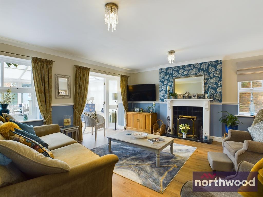 Telford Gardens, Sandbach, CW11 4 bed detached house for sale £475,000