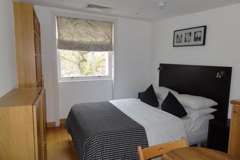 Studio to rent, Cartwright Gardens, Bloomsbury, London, WC1H