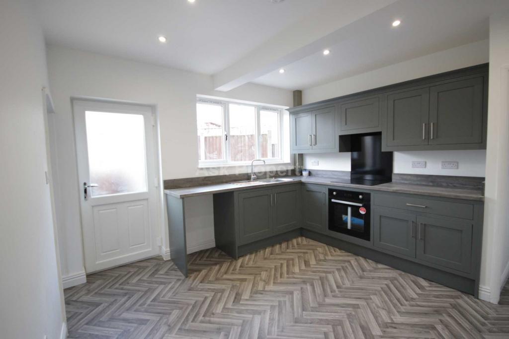 Rock Street, Bulwell 2 bed semidetached house to rent £900 pcm (£208 pw)