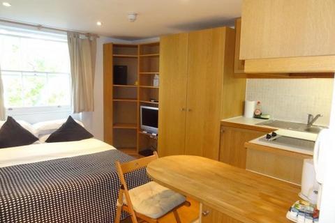 Studio to rent, Cartwright Gardens, Bloomsbury, London, WC1H