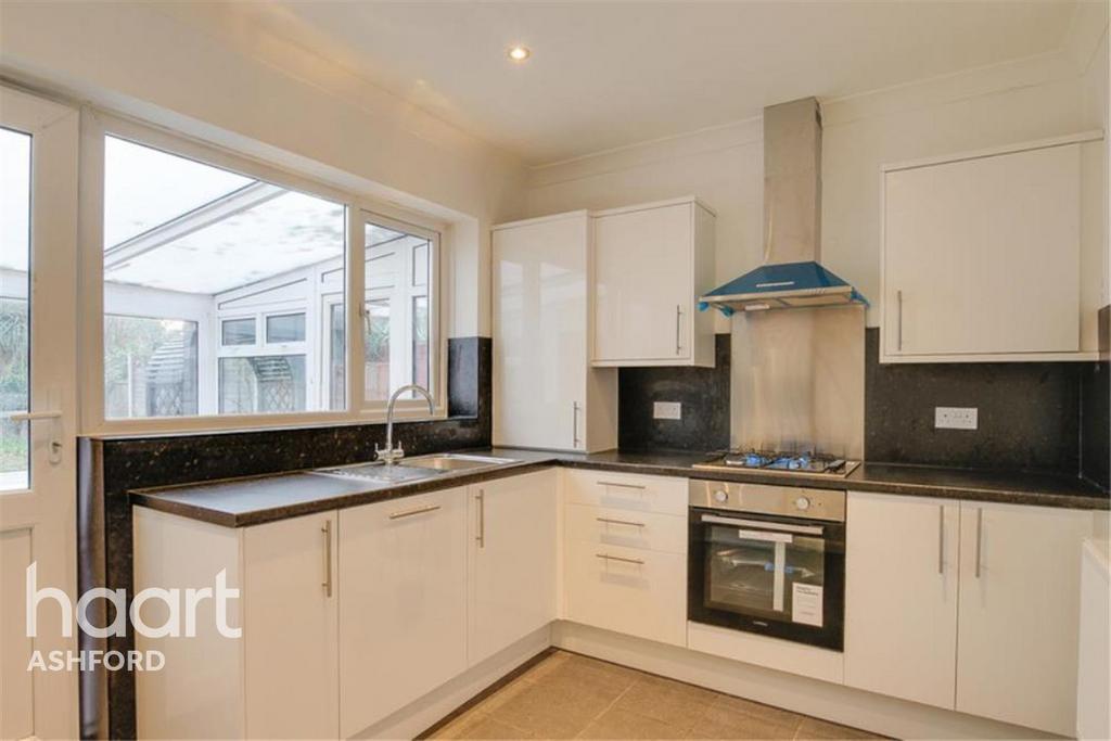 Westbrook Avenue, CT9... 4 bed semidetached house to rent £1,495 pcm