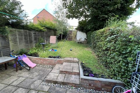 3 bedroom semi-detached house to rent, Glenfield Grove, Birmingham B29