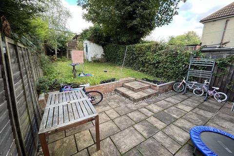 3 bedroom semi-detached house to rent, Glenfield Grove, Birmingham B29
