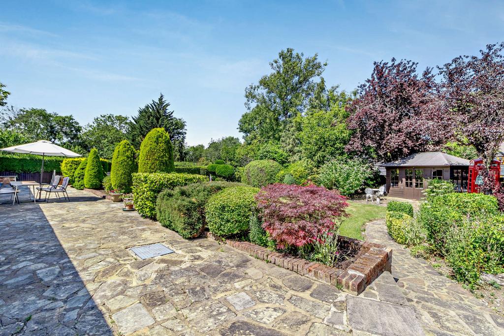 High Street, Pinner, HA5 5 bed detached house for sale £2,000,000