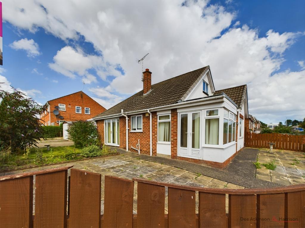 The Mount, Driffield YO25 5JH 2 bed detached bungalow £170,000
