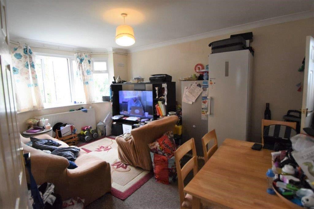 Crofthill Road, Slough, Berkshire, SL2 2 bed for sale £240,000