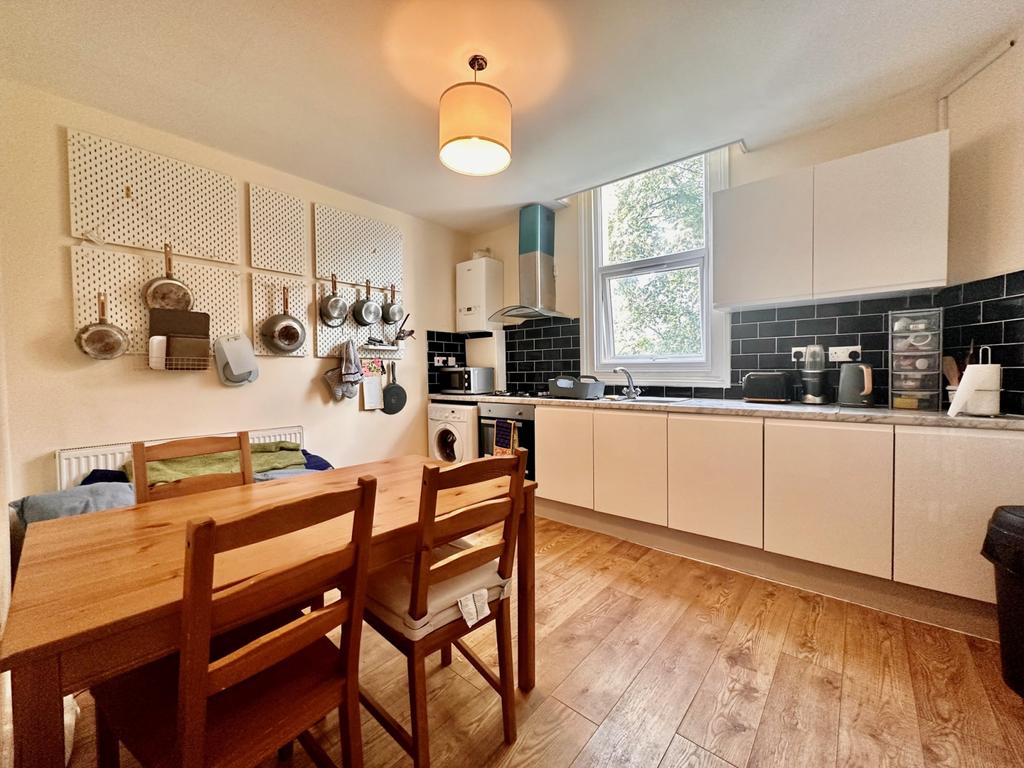 Four Bedroom Flat to rent in Vauxhall