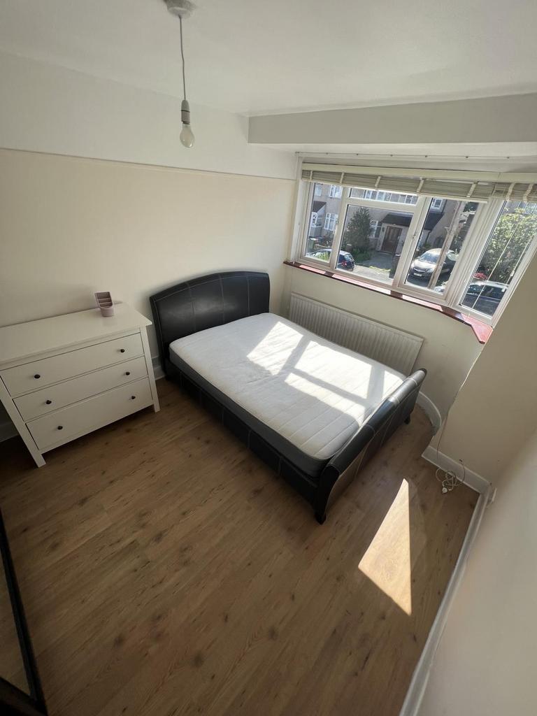 Double room to Let South Harrow