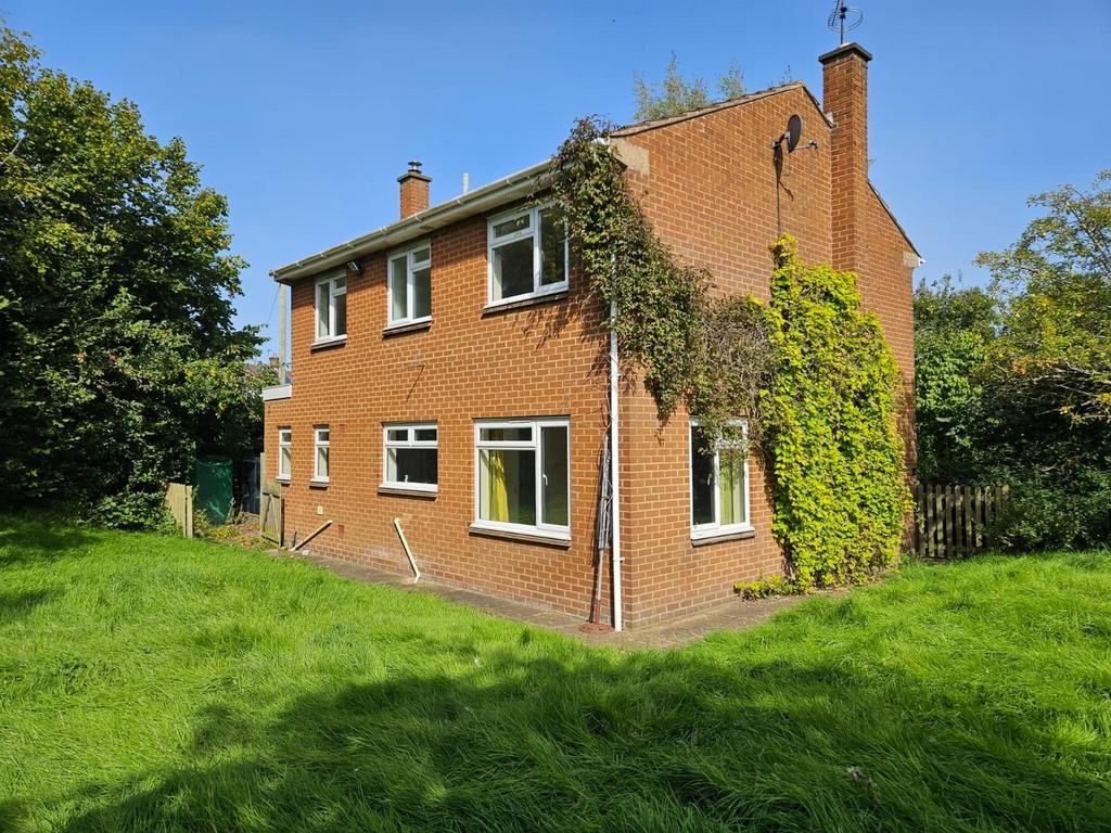New Road Gardens, Cleobury Mortimer... 4 bed detached house to rent £