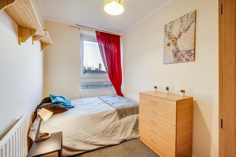 3 bedroom flat to rent, Fern Street, London E3