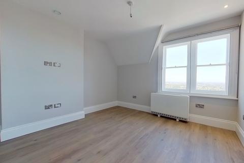 3 bedroom apartment to rent, Queens Drive, Malvern, Worcestershire, WR14 4RE