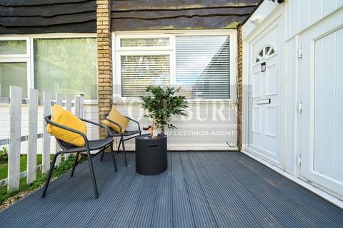 32 Craybury End, London, SE9 3SL