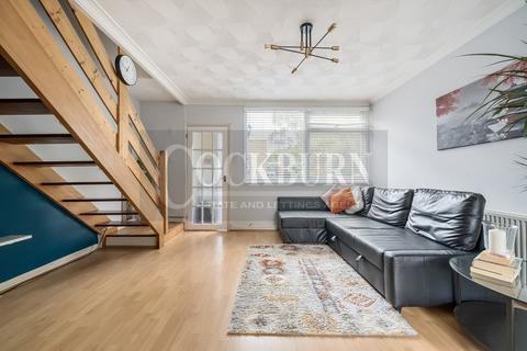 32 Craybury End, London, SE9 3SL
