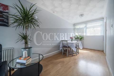 32 Craybury End, London, SE9 3SL
