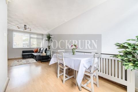 32 Craybury End, London, SE9 3SL