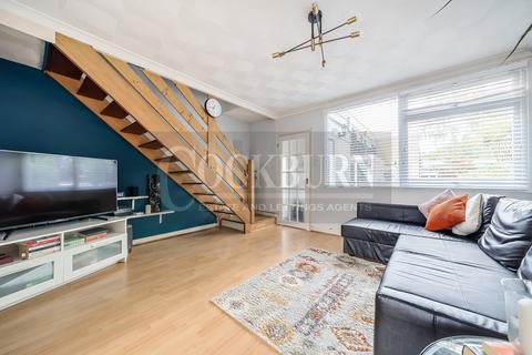 32 Craybury End, London, SE9 3SL