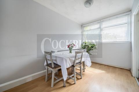 32 Craybury End, London, SE9 3SL