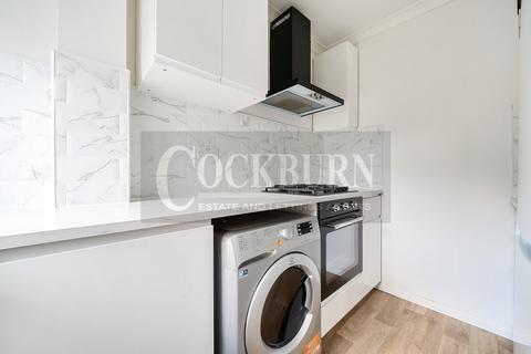 32 Craybury End, London, SE9 3SL