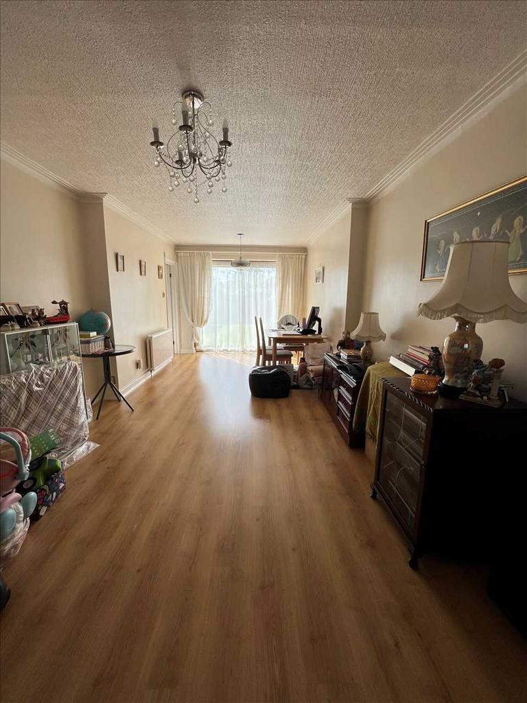 Beverley Drive, Edgware, HA8 4 bed semidetached house for sale £880,000