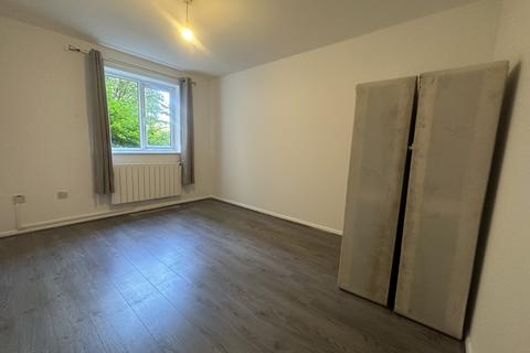 2 bedroom flat to rent - Gurney Close, Barking, Essex, IG11