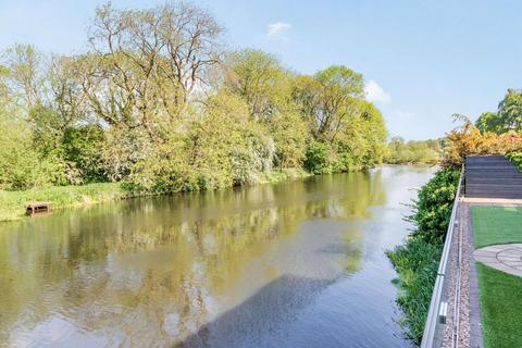 4 bedroom detached house for sale, Newton Road Burton-On-Trent, Derbyshire, DE15 0TT