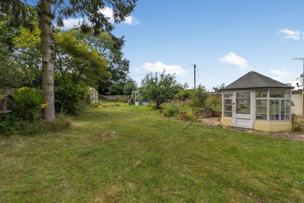 Weedon Hill, Hyde Heath, Amersham 3 bed detached bungalow for sale £