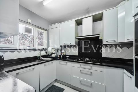 Flat 15, Thorne House Launch Street, London, E14 3LU
