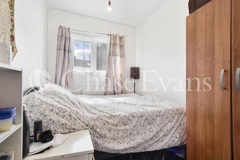Flat 15, Thorne House Launch Street, London, E14 3LU