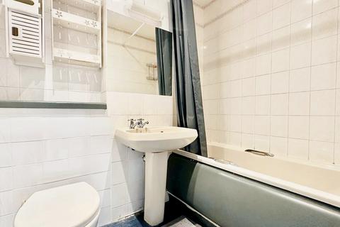 5 Northumberland Road, London, E6 5RN