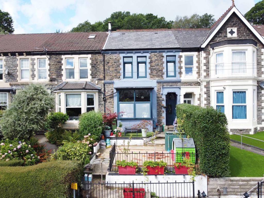Berw Road, Pontypridd, CF37 2AA 3 bed terraced house for sale £244,500