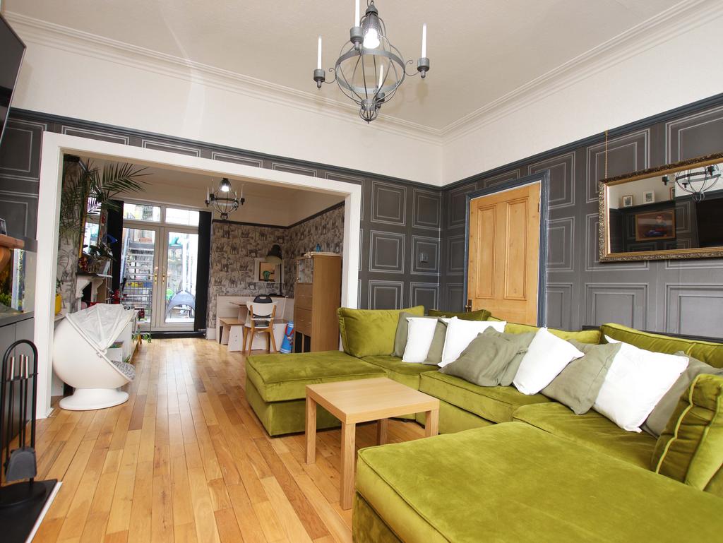 Berw Road, Pontypridd, CF37 2AA 3 bed terraced house for sale £244,500