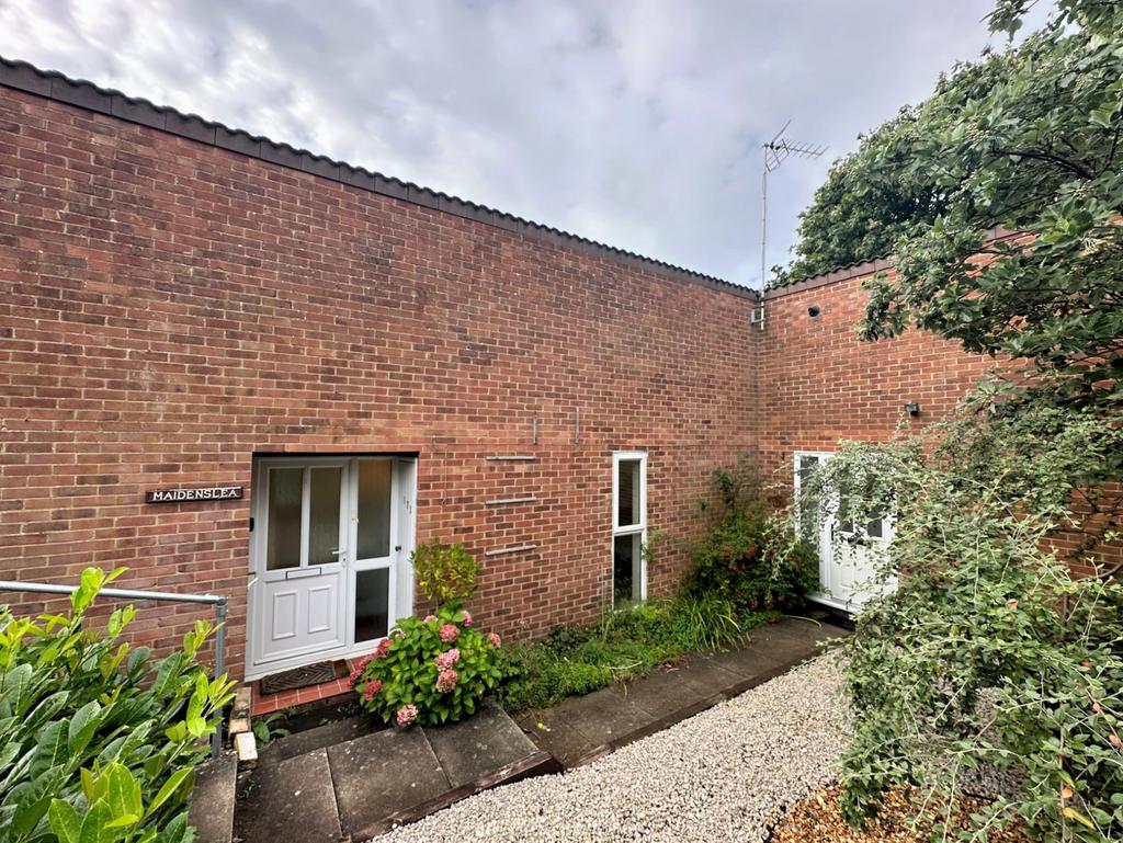 Juniper, Bracknell, Berkshire, RG12 1 bed bungalow for sale £265,000