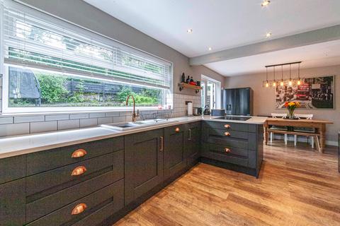5 The Grove, Dobcross, Oldham, OL3 5RR
