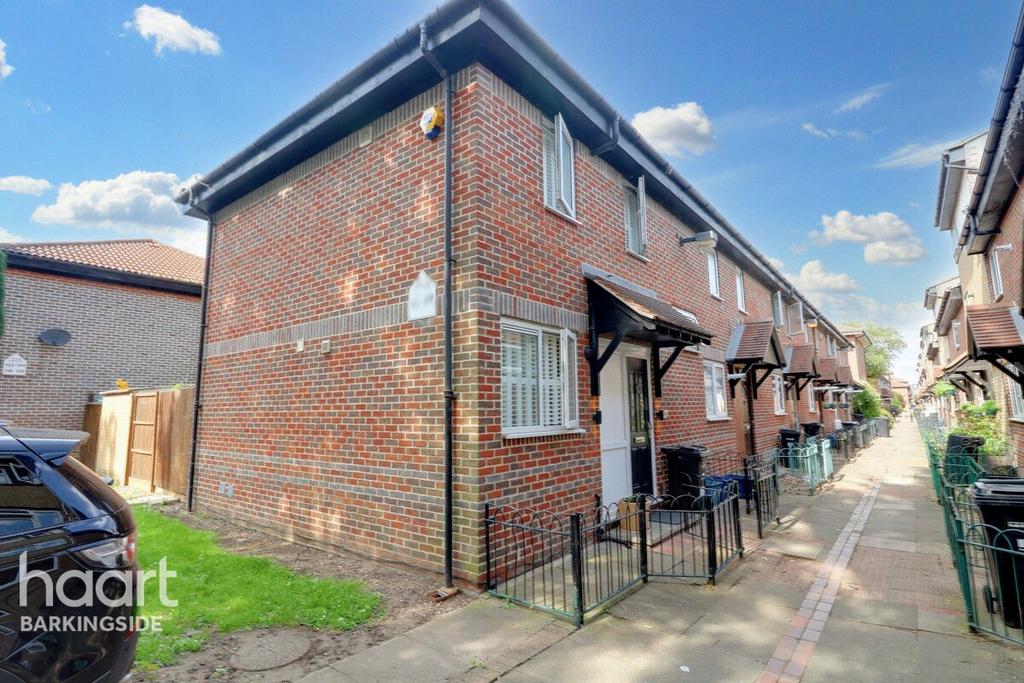 Tiptree Crescent, Clayhall 2 bed end of terrace house for sale £350,000