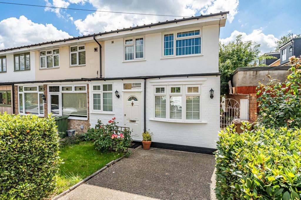 Chelsfield Gardens, Sydenham 3 bed end of terrace house £600,000