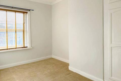 1 bedroom end of terrace house to rent, Halifax Road , Huddersfield  HD3