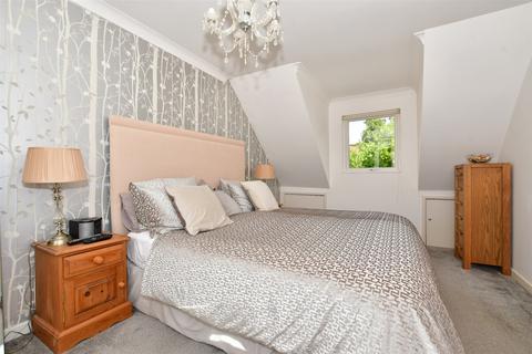 St Aubin Pescot Avenue, Longfield, DA3 7NA