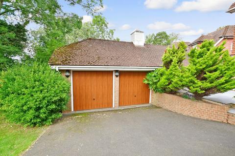St Aubin Pescot Avenue, Longfield, DA3 7NA