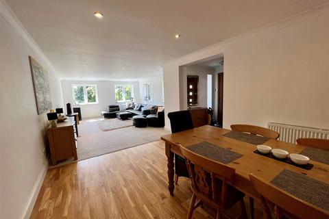 St Aubin Pescot Avenue, Longfield, DA3 7NA