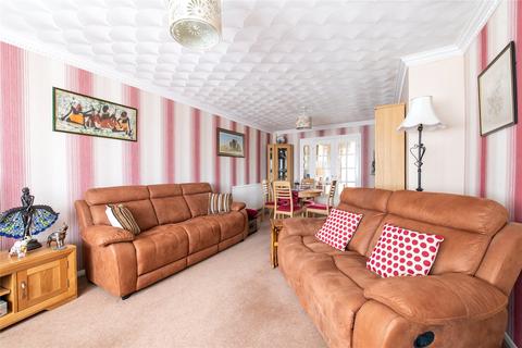 4 bedroom semi-detached house for sale - Thong Lane, Gravesend, Kent, DA12